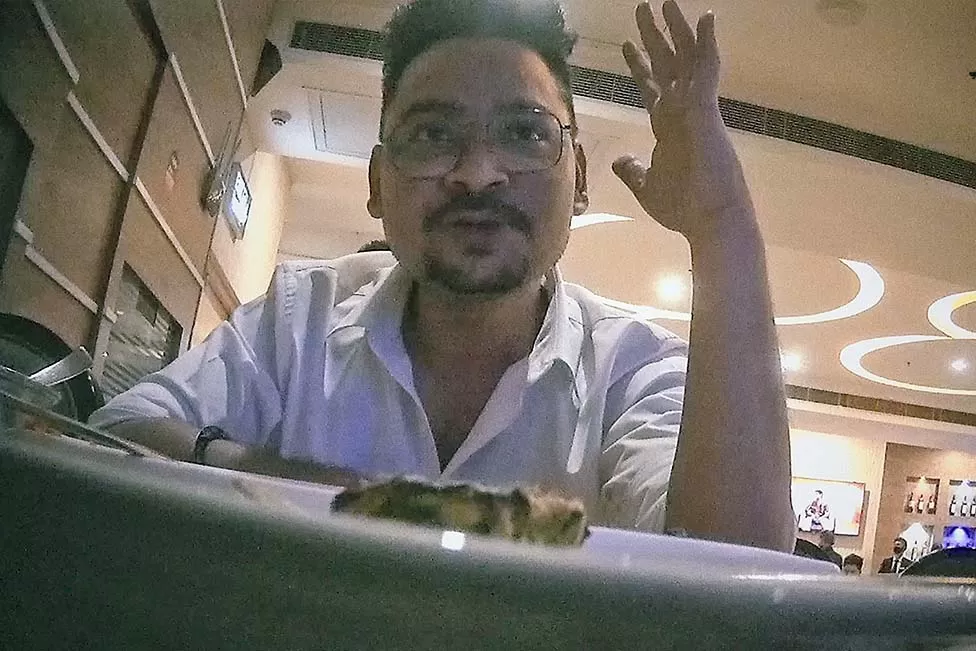 男子Rohan(化名)潛入催收中心内部,偷拍催收過程。