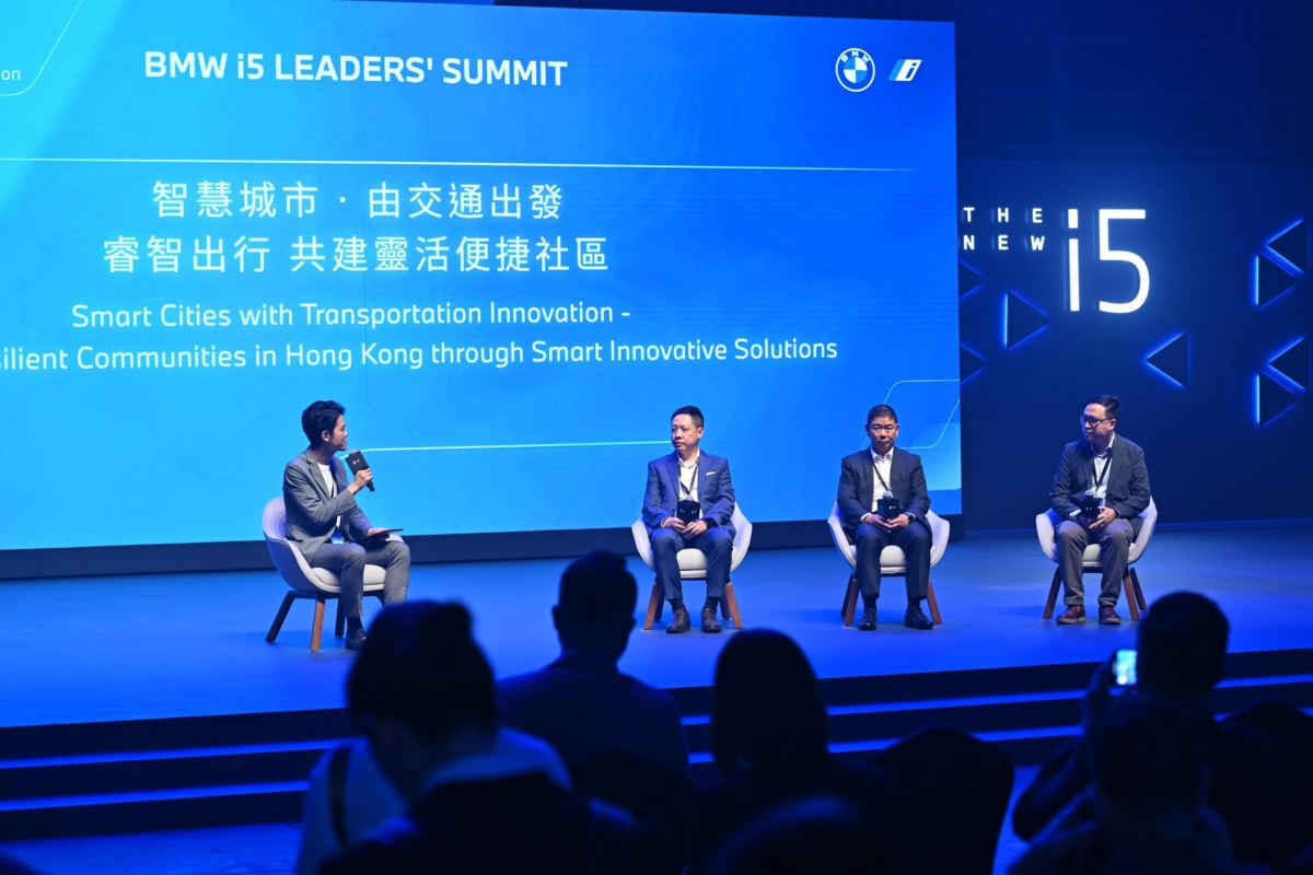 (由左至右)BusinessFocus內容創作總監Parry Li,寶馬汽車 (香港)香港及澳門董事總經理Ray Leung,八達通卡有限公司營業及市務總經理Adrian Tam,香港快運Data Science and Insight Lead Leo Mok。