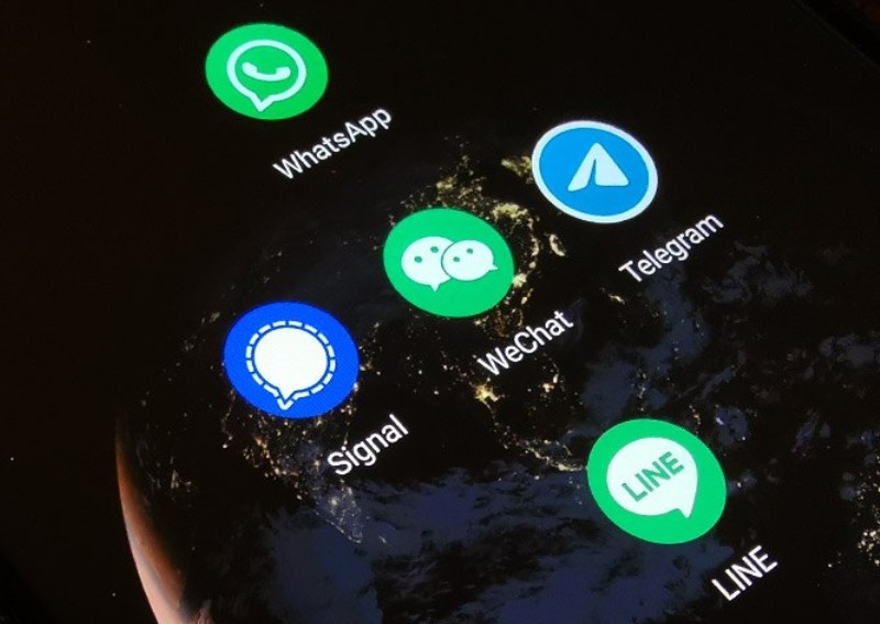 Z世代更習慣用LINE、Facebook Messenger等通訊軟件進行文字交流。