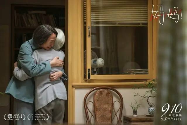 沒有花更多時間陪家人是多數百歲老年人的典型遺憾。