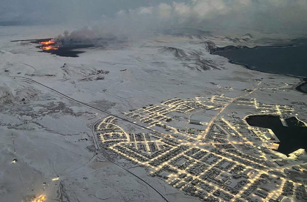距離火山噴發地最近的漁業城鎮格林達維克鎮(Grindavik)僅在3公里之外,鎮内4000名居民已在上個月被緊急疏散。