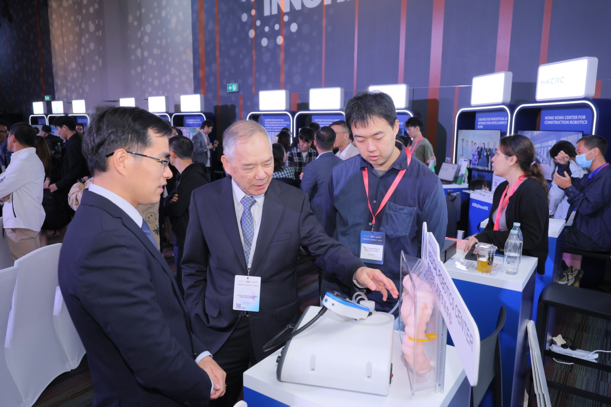 高峰會邀請了28間「InnoHK創新香港研發平台」下分別專注於醫療科技以及聚焦人工智能及機械人科技的研發實驗室代表介紹旗下中心的最新科研合作成果。