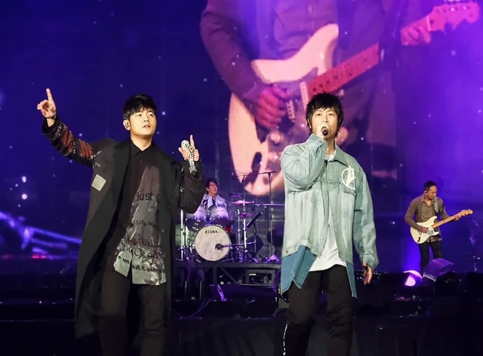 當時被指是暗諷台灣流行歌曲天王周杰倫,但最後遭澄清指是「罵所有人」。
