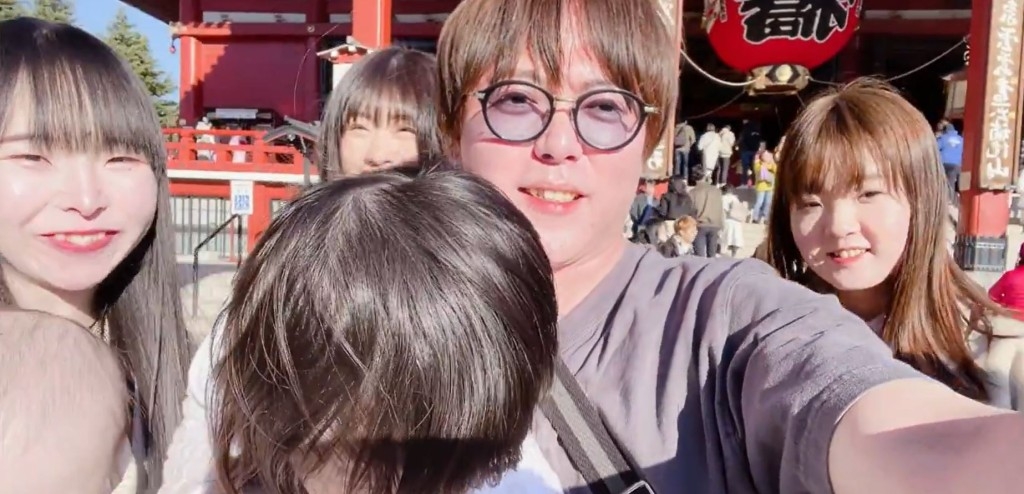 他的妻子們並未對一夫多妻制感到不滿。