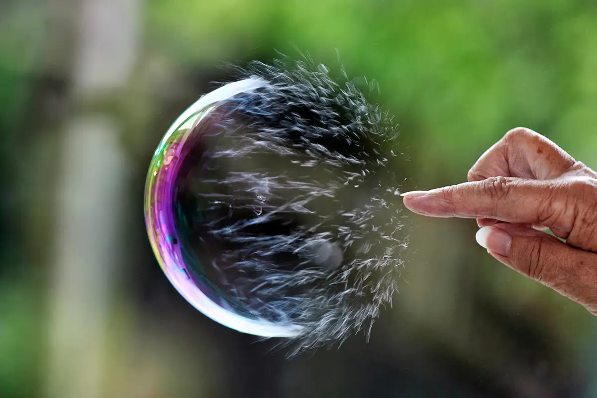 千禧年不少科網股爆破，累股民輸身家。