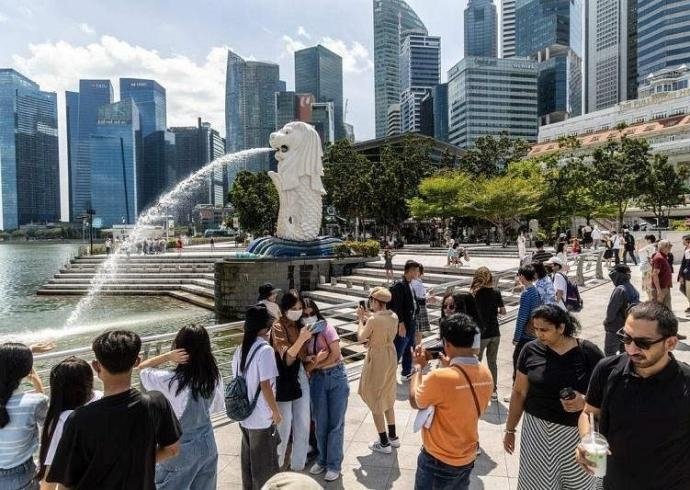 據稱，現在所有的商業和企業工作都以北京為中心，「新加坡才是亞洲國際中心」。