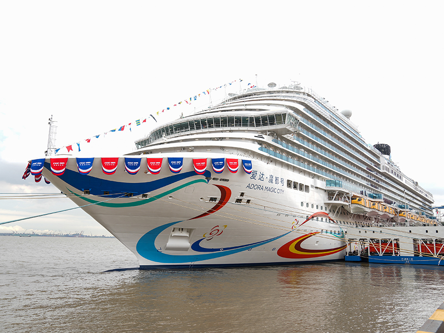 内地首艘國產大型郵輪「愛達·魔都號」於1月1日在上海開啟商業首航，設計師卻坦言郵輪並非100%國產，惹來議論紛紛。