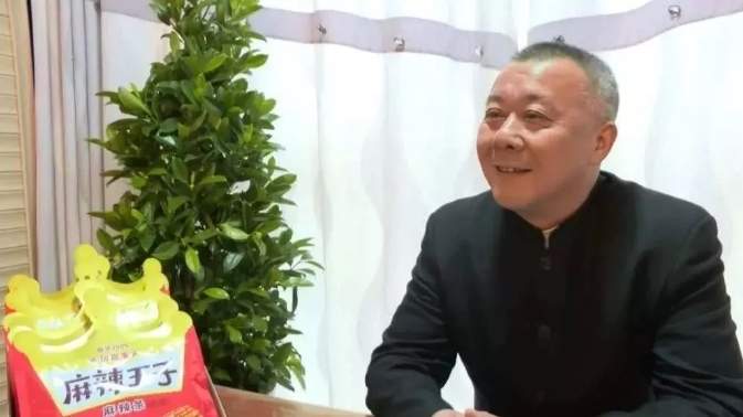 張子龍父親張玉東是零食巨頭麻辣王子的創辦人,該品牌去年的年度銷售額突破10億元。