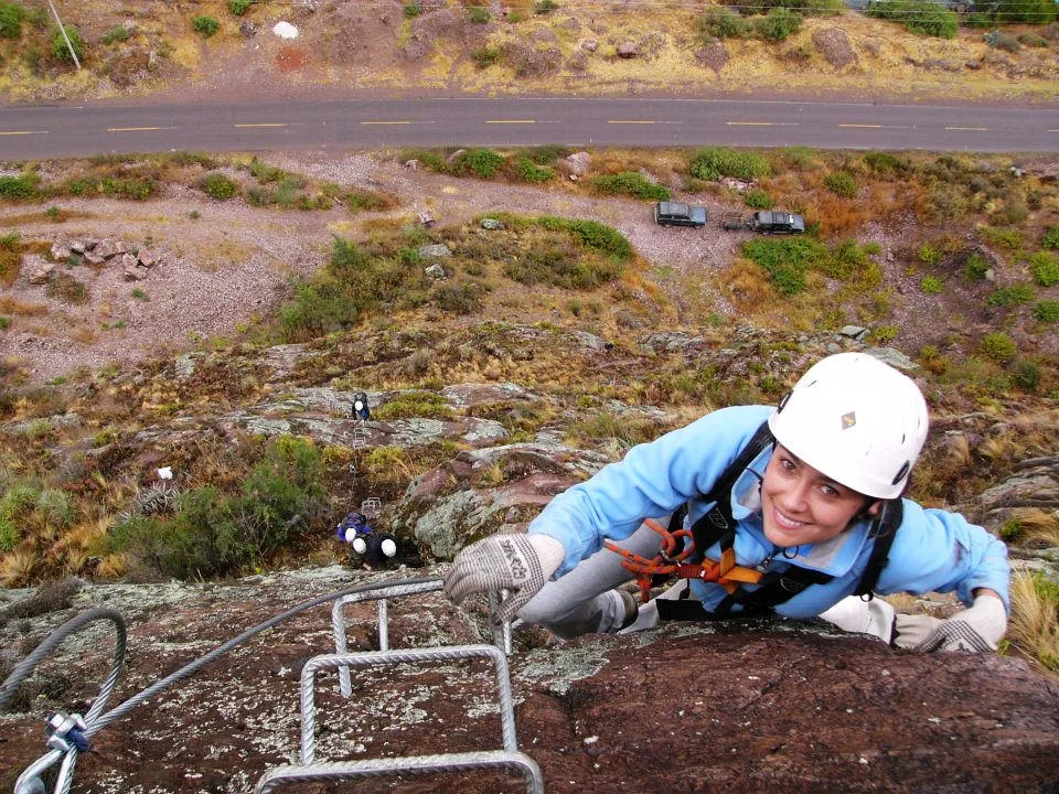 懸崖膠囊酒店體驗的價格為每晚1,640秘魯新索爾（約3,470港元），但旅客必須攀岩抵達酒店。