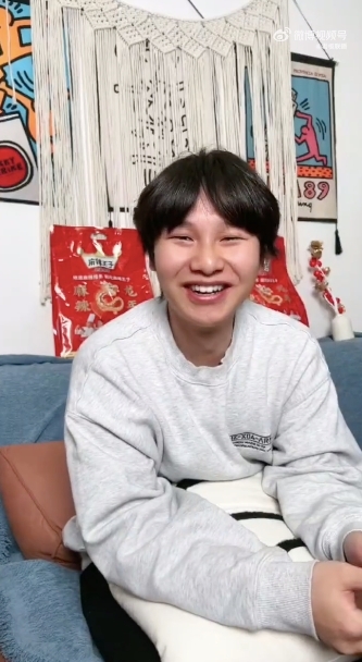 「麻辣王子」創辦人張玉東的兒子張子龍直到大學畢業後才得知家裏很有錢,而自己其實是個「隱藏富二代」。