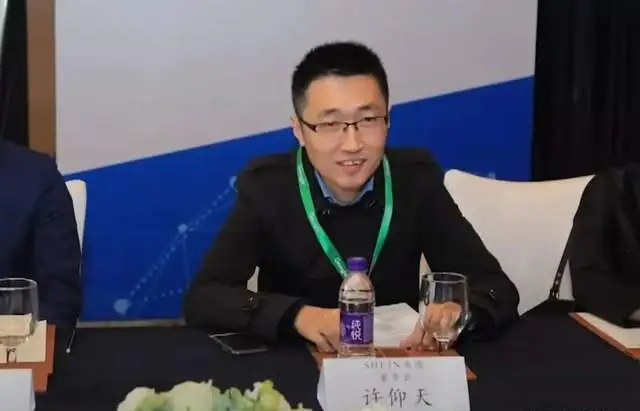 有傳許仰天曾與人合夥創立跨境電商業務，但後來創立Shein前身SheInside時卻帶走了收款帳號和整個搜尋引擎優化（SEO）團隊，並將合夥人提出團隊。