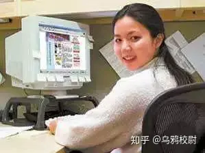 從哈佛畢業的劉亦婷曾進入全球500強的波士頓咨詢公司工作，後跳槽至百事可樂公司，辭職後欲重回校園但被拒，選擇創業亦慘淡收場。
