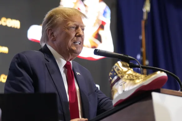 特朗普在演講上表示，他早在10幾年前就計劃推出運動鞋，如今在團隊的幫助下終於如願。