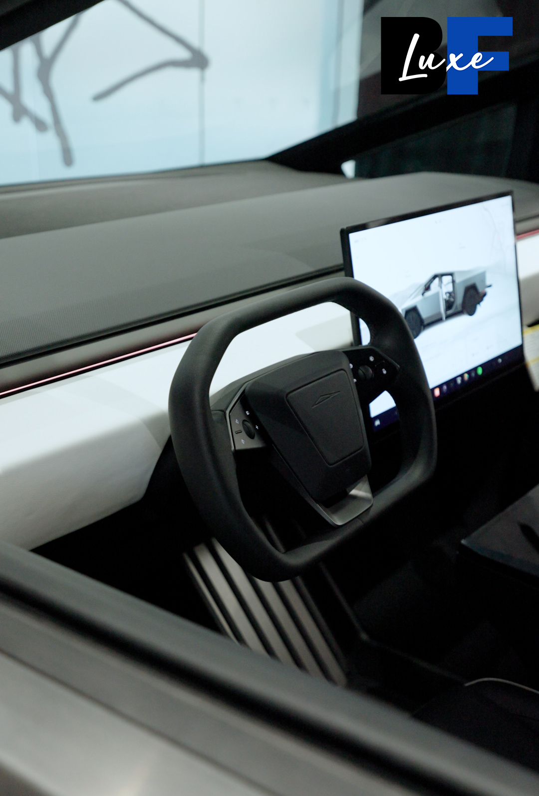 圓角矩形的方向盤設計