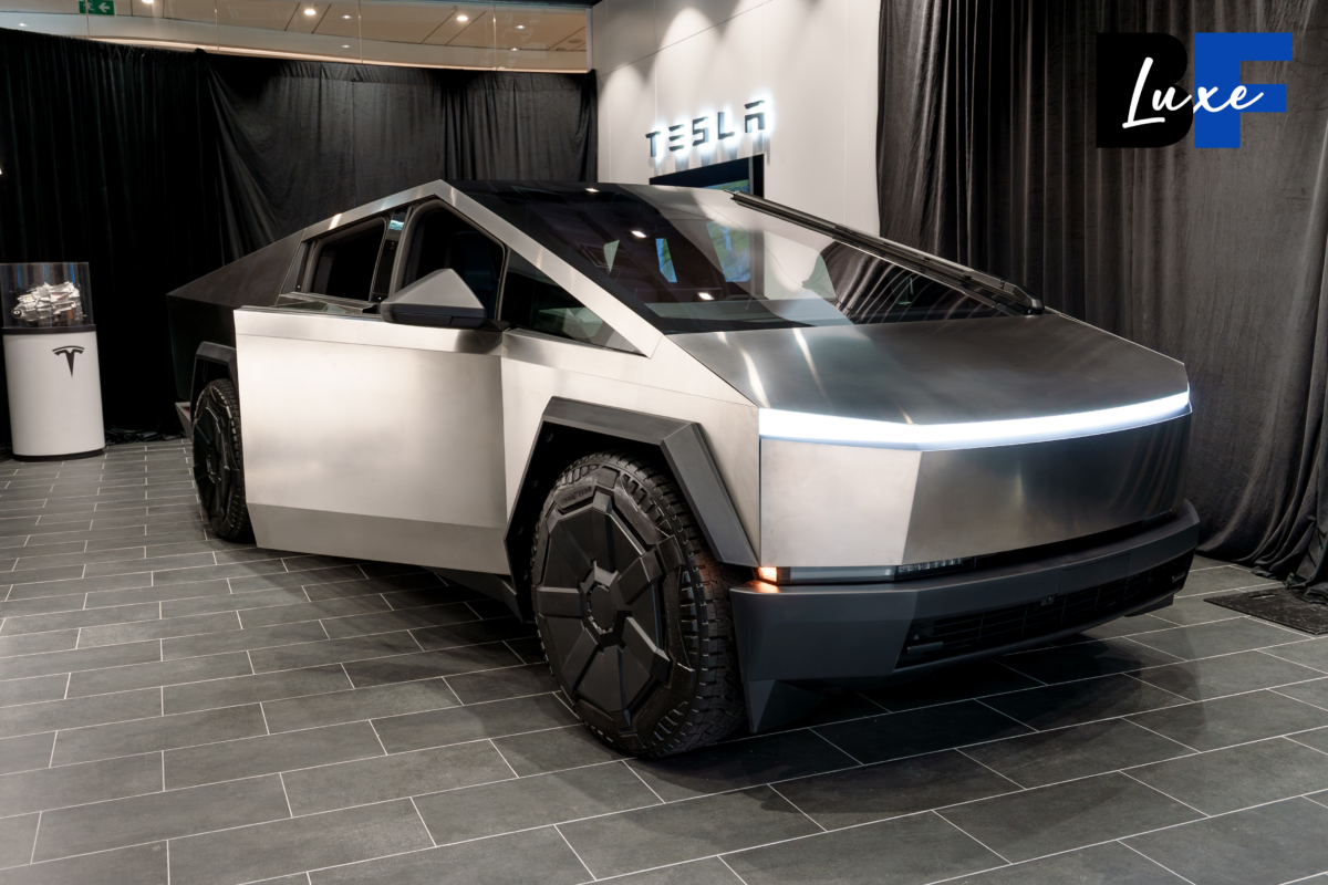 車身以 30 倍超硬冷軋不銹鋼板打造 