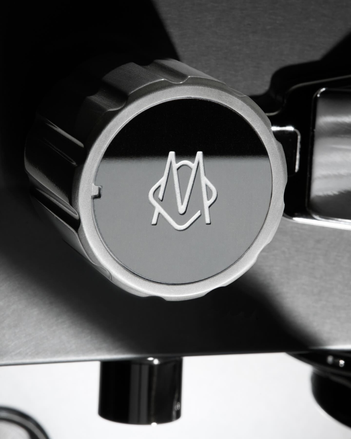 機身設計採用Rimow標誌性的鋁鎂合金