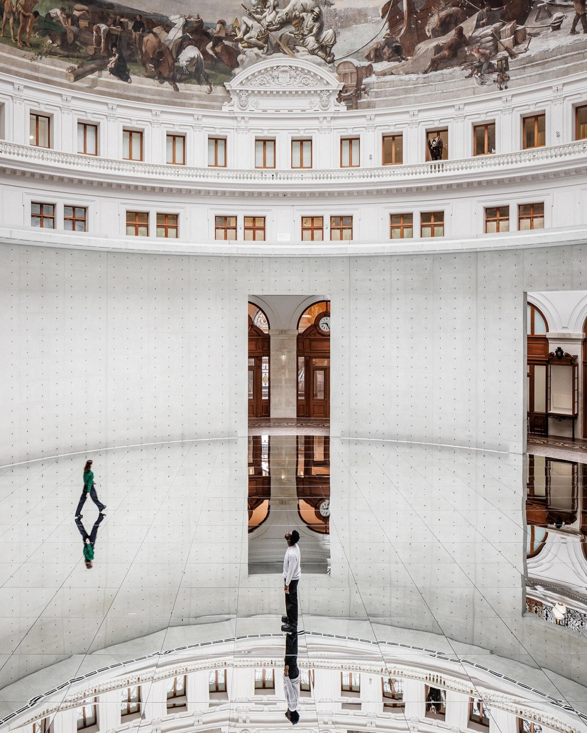 帶有歐洲宮廷式的富麗堂皇繪畫