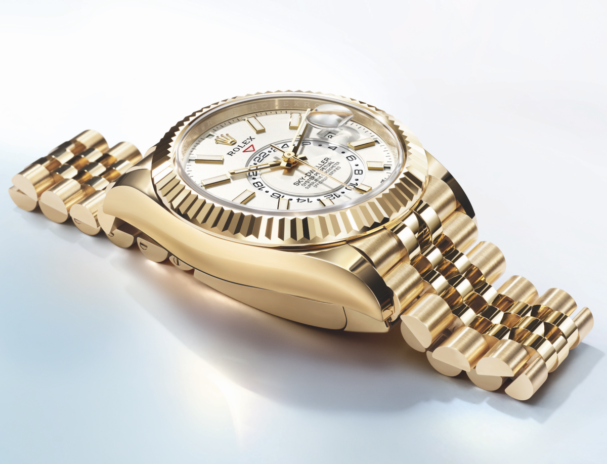 搭載製錶技術領先的9002型機芯,配備恒動自動上鏈系統