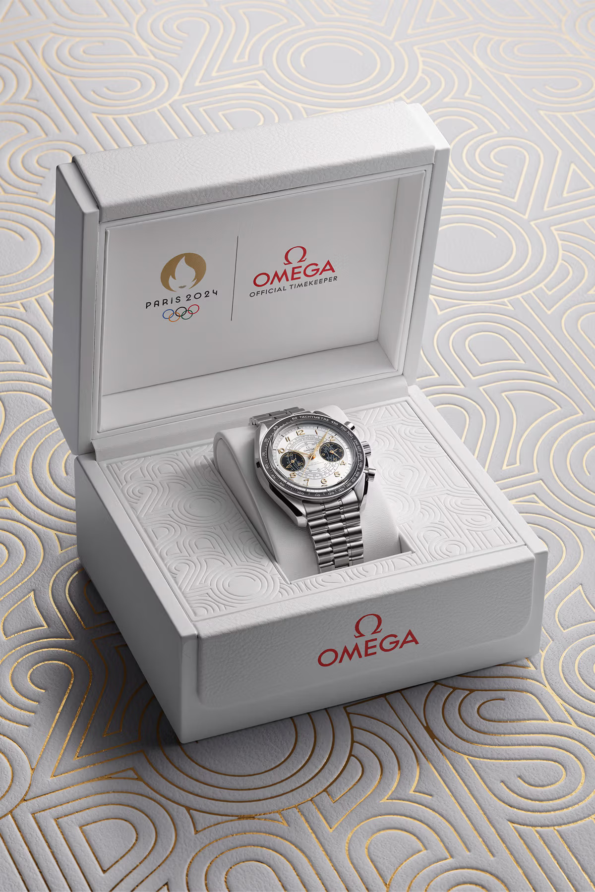 動力部分搭載搭載 OMEGA 9908/9909 同軸擒縱大師天文台認證機芯