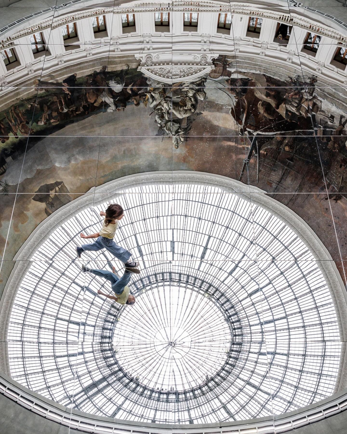 連結現實和內心世界,也反映了自己與他人的關係