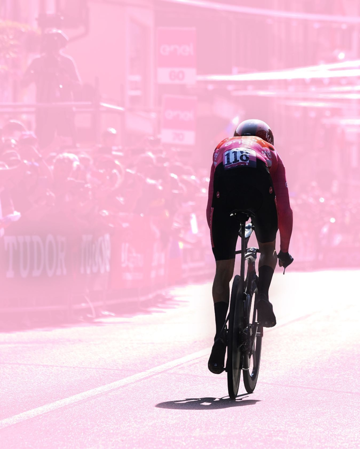 環義自行車賽(Giro d’Italia)中領騎者會穿上粉色衫