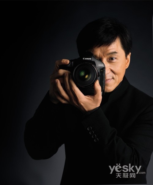 成龍曾是佳能相機形象大使。