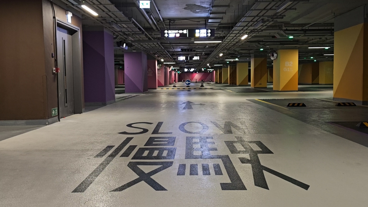 鄺文記集團主要業務核心為地坪鋪設，其他精專的工程業務亦包括防水系統工程、專業紋理塗裝、防滑工程和園藝美化工程