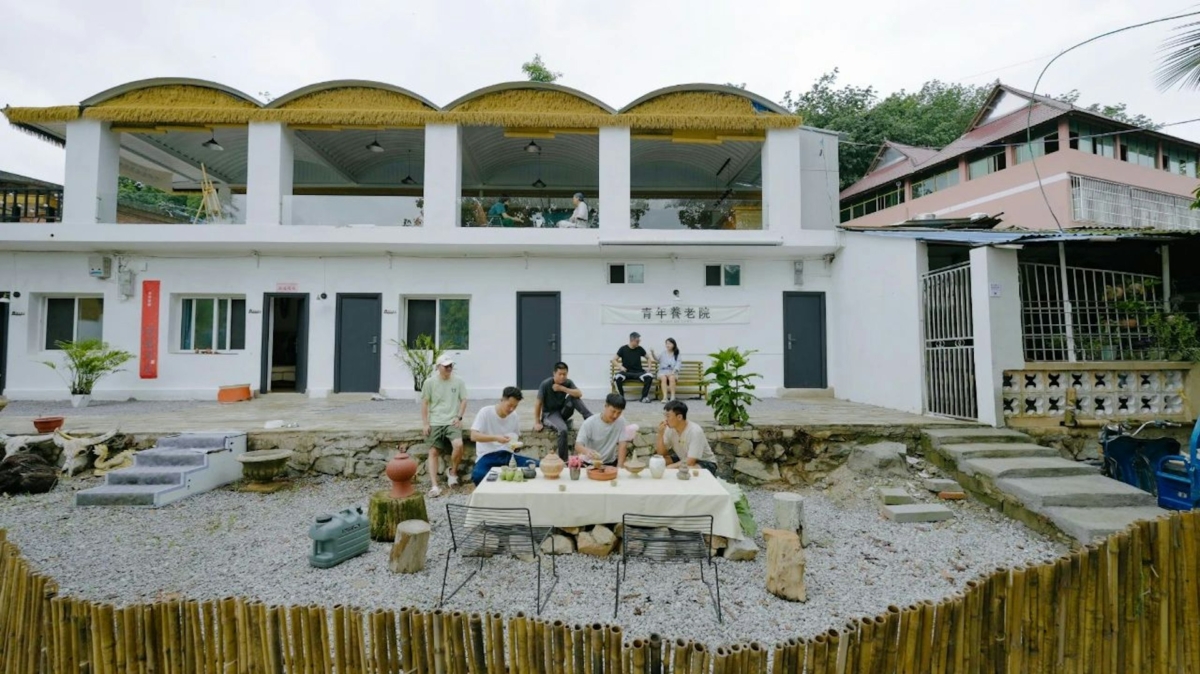 雲南曼丟古村的「青年養老院」每月租金人民幣1500元,以最低租金誠邀「想休息的青年」入住。