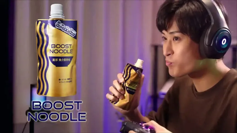 日本火腿公司日專門為電競選手推出了一款名為「BOOST NOODLE」（ブーストヌードル）的免煮、免加熱拉麵，旨在方便電競選手隨手「吸食」。