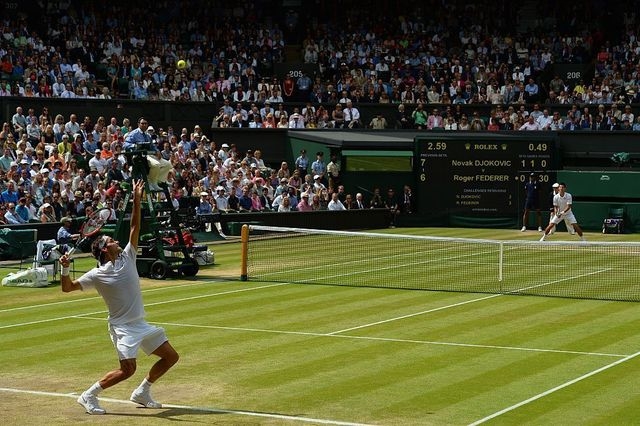 溫布頓網球賽(The Championships, Wimbledon)場外被譽為名人時尚戰場,各界知名人士的穿搭盡顯低調高貴靜奢風格。