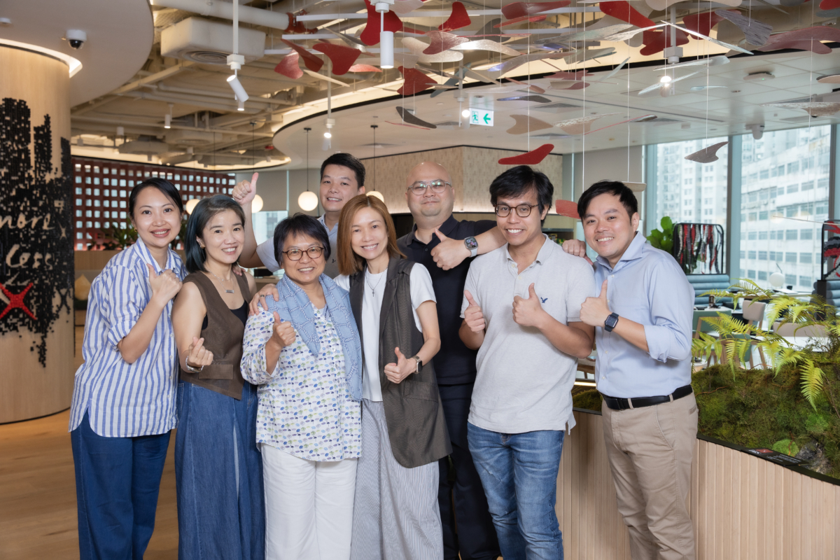 星展香港企業房地產策略及管理部團隊以設計把公司的理念：Live more, Bank less，應用在客戶及員工的體驗上。