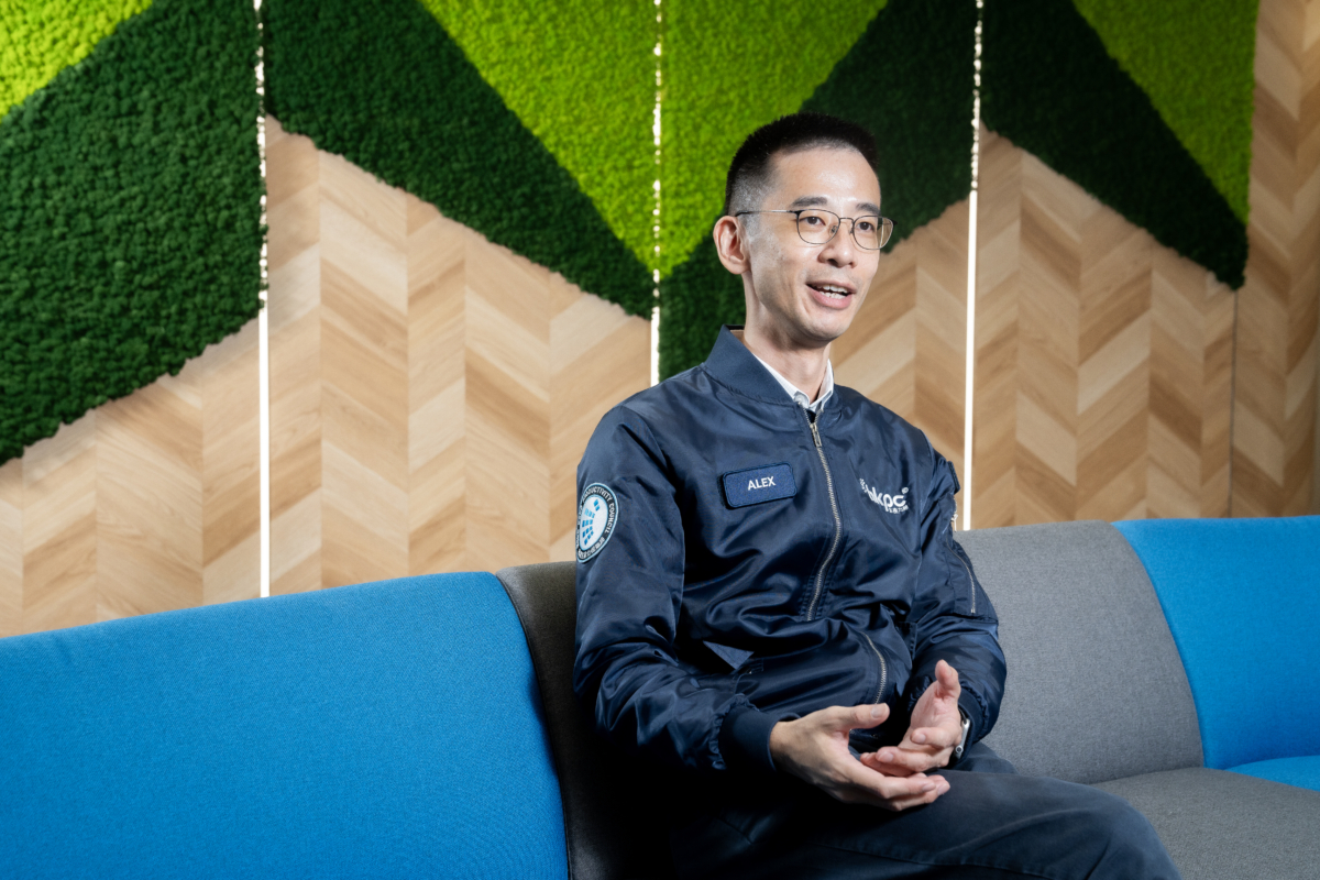 未來很可能將會變成Password-less，例如使用政府廣泛推行的智方便那種登入方式