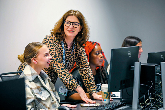 「內容創作與社群媒體」（Content Creation and Social Media）由課程主講人Irene McCormick創辦