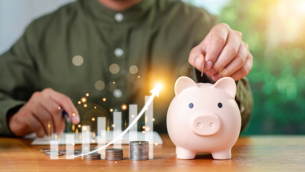 調查顯示若手上有HK$100萬現金，約50%的受訪者會選擇將資金存入銀行進行儲蓄或定期儲蓄