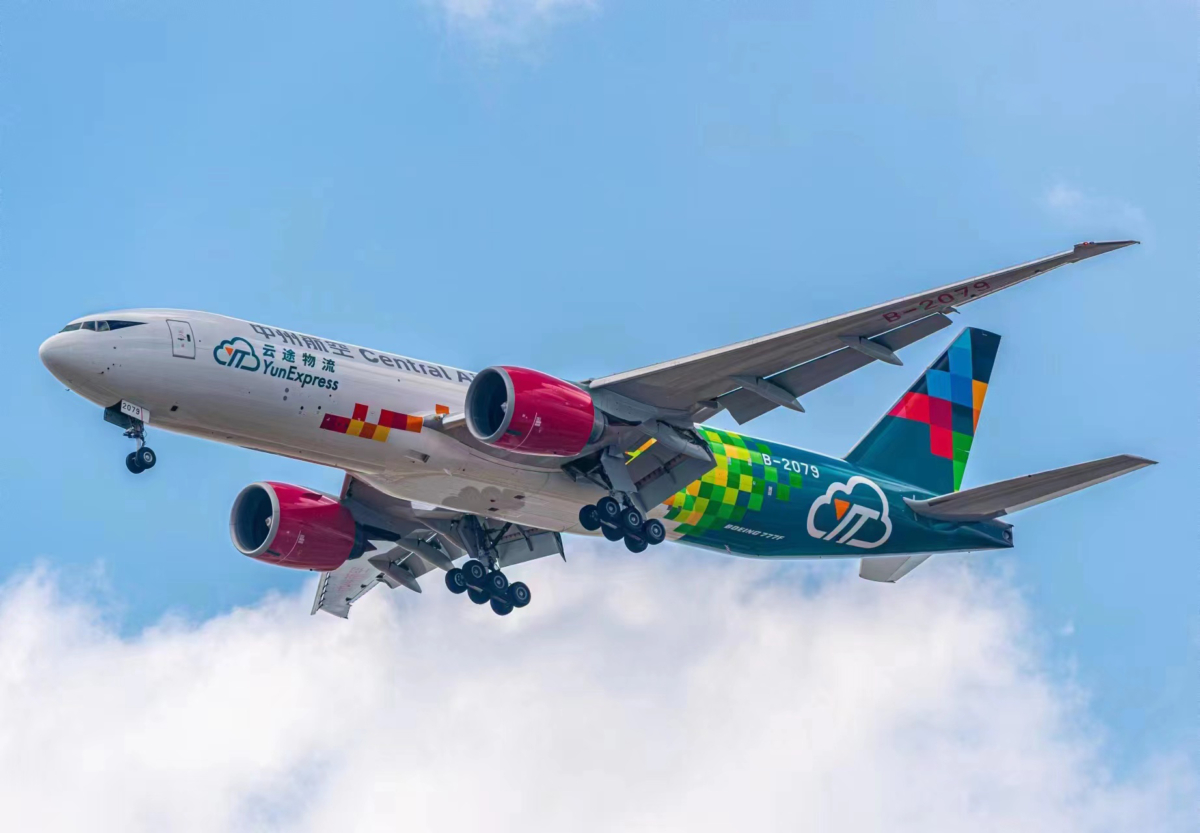 雲途物流於香港設有7萬5千尺中轉倉，亦因為擁有自家機隊，可以實現完全自營。