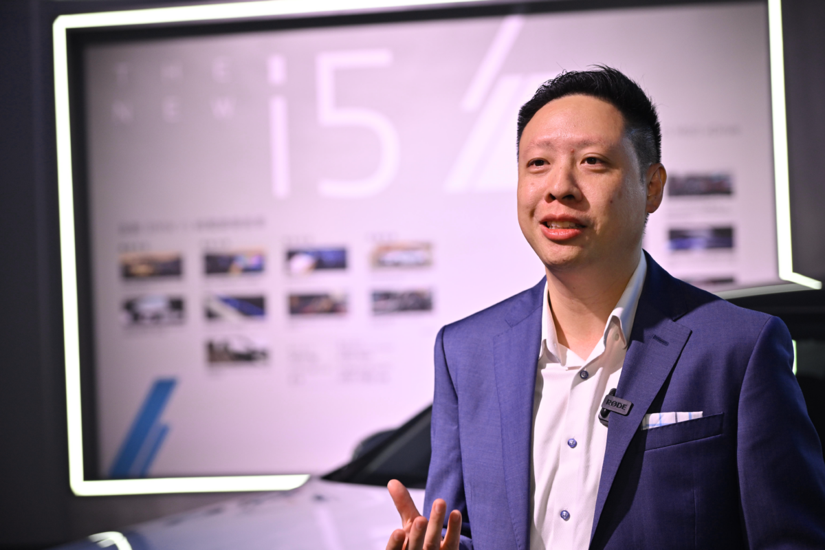 「我們當然會繼續在高性能汽油車上發展,但電動車的不同細分市場是我們主力銷售的重點。」寶馬香港董事總經理Ray Leung 說。