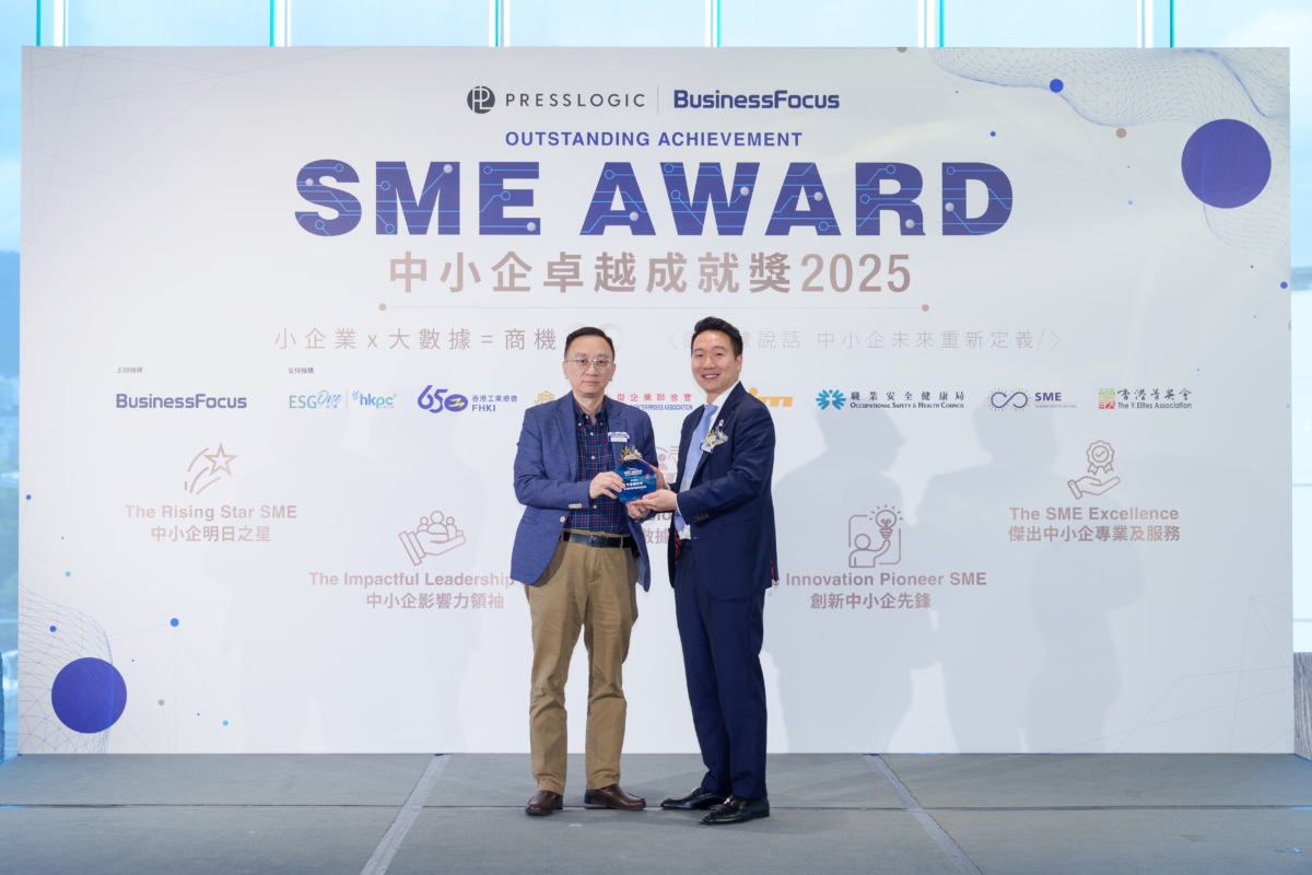 香港互動市務商會會長方保僑先生(左)亦有到場支持