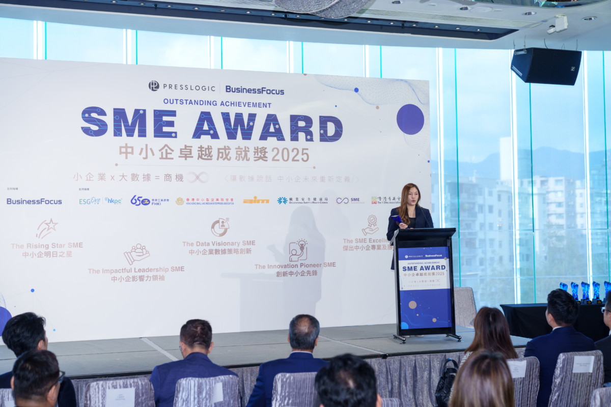 Flaneur Beaute 得獎代表 Lydia Chan 在台上發表得獎感言