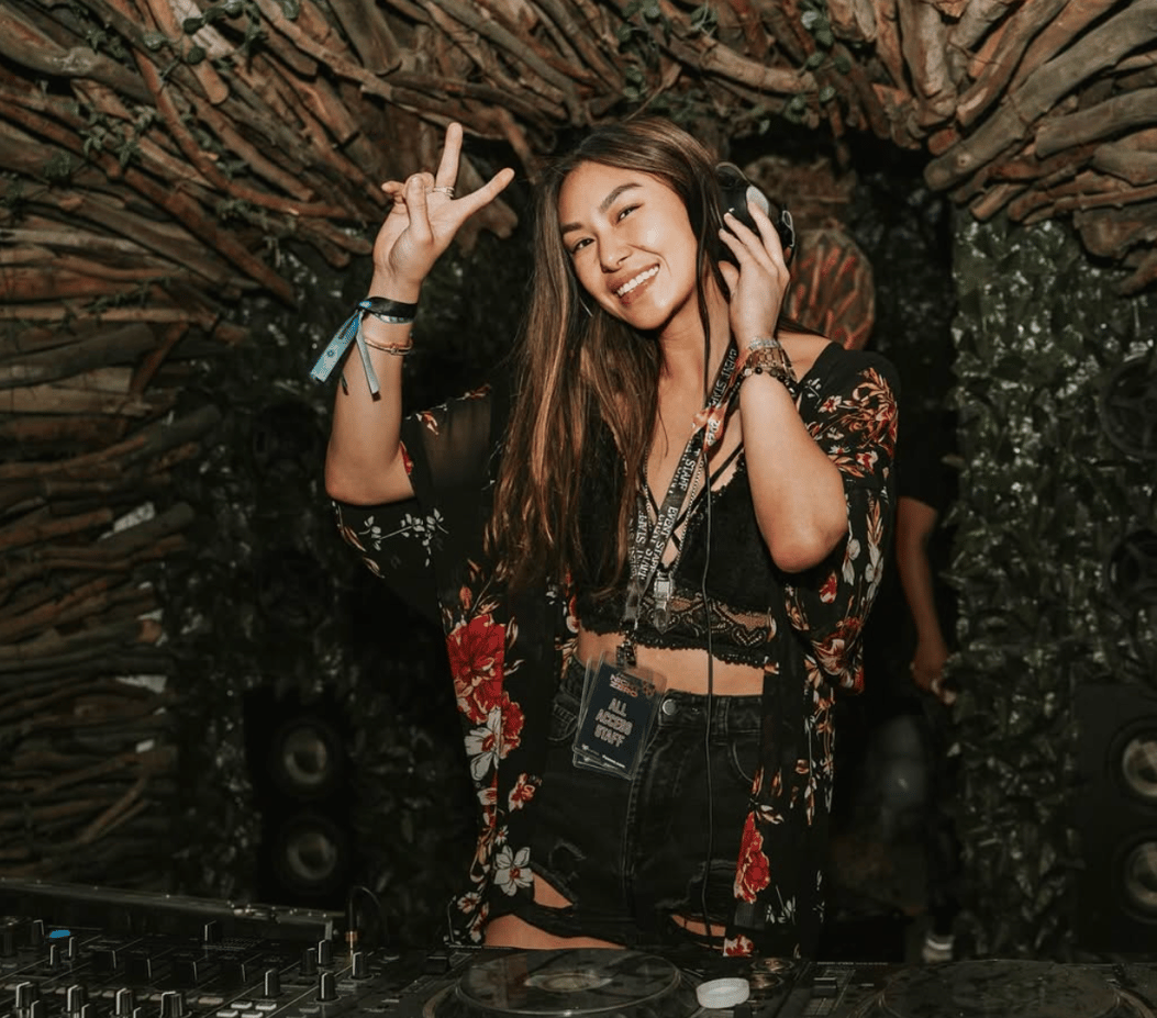 打敗Taylor Swift？90後華裔女生輟學創業成最年輕白手起家女富豪