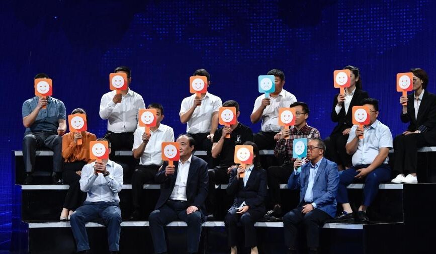 每集節目也設有現場評分環節,在場代表會投票,以示對官員的回答感到滿意與否