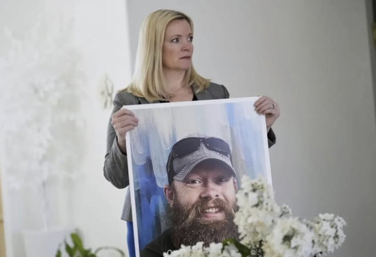 死者佩爾基2021年在公路上,被開槍擊中身亡。