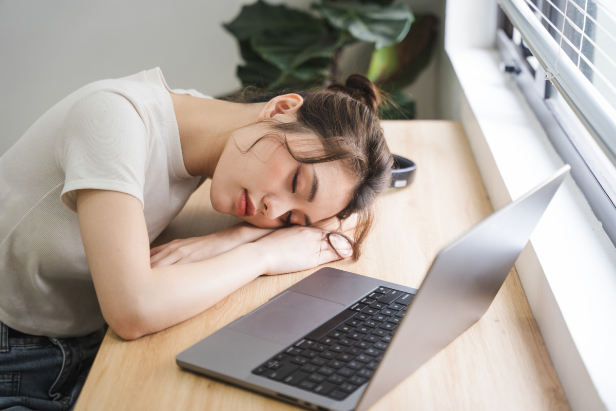 投資者不要輕信末日論而離開股市，因最終反會損失更大。