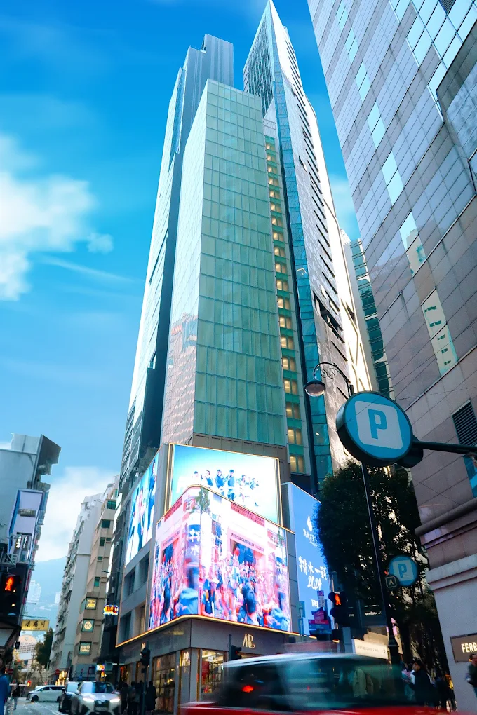 Art Piece位於銅鑼灣勿地臣街3號，屬於銅鑼灣中心地帶