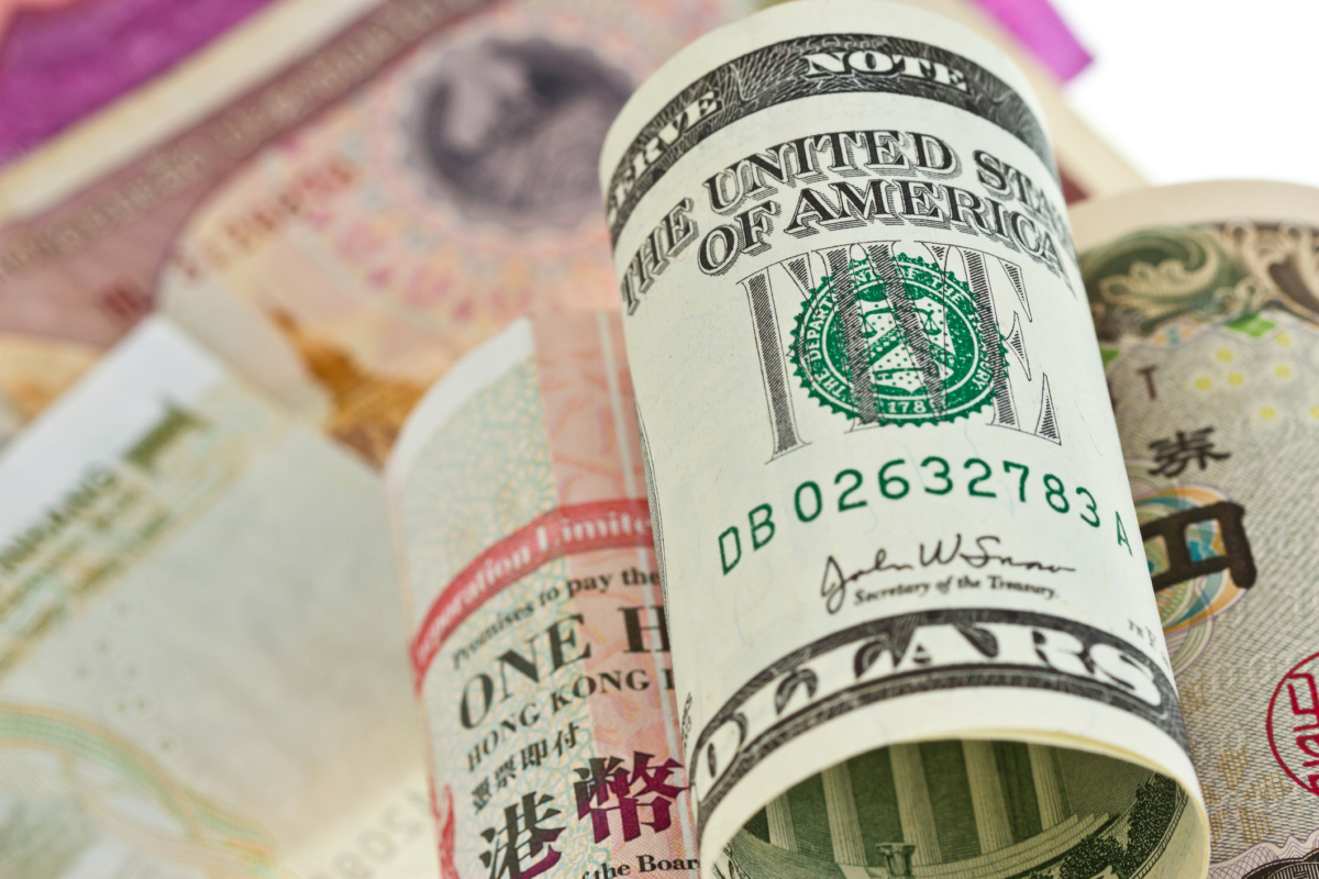 港元脫勾論近日甚囂塵土