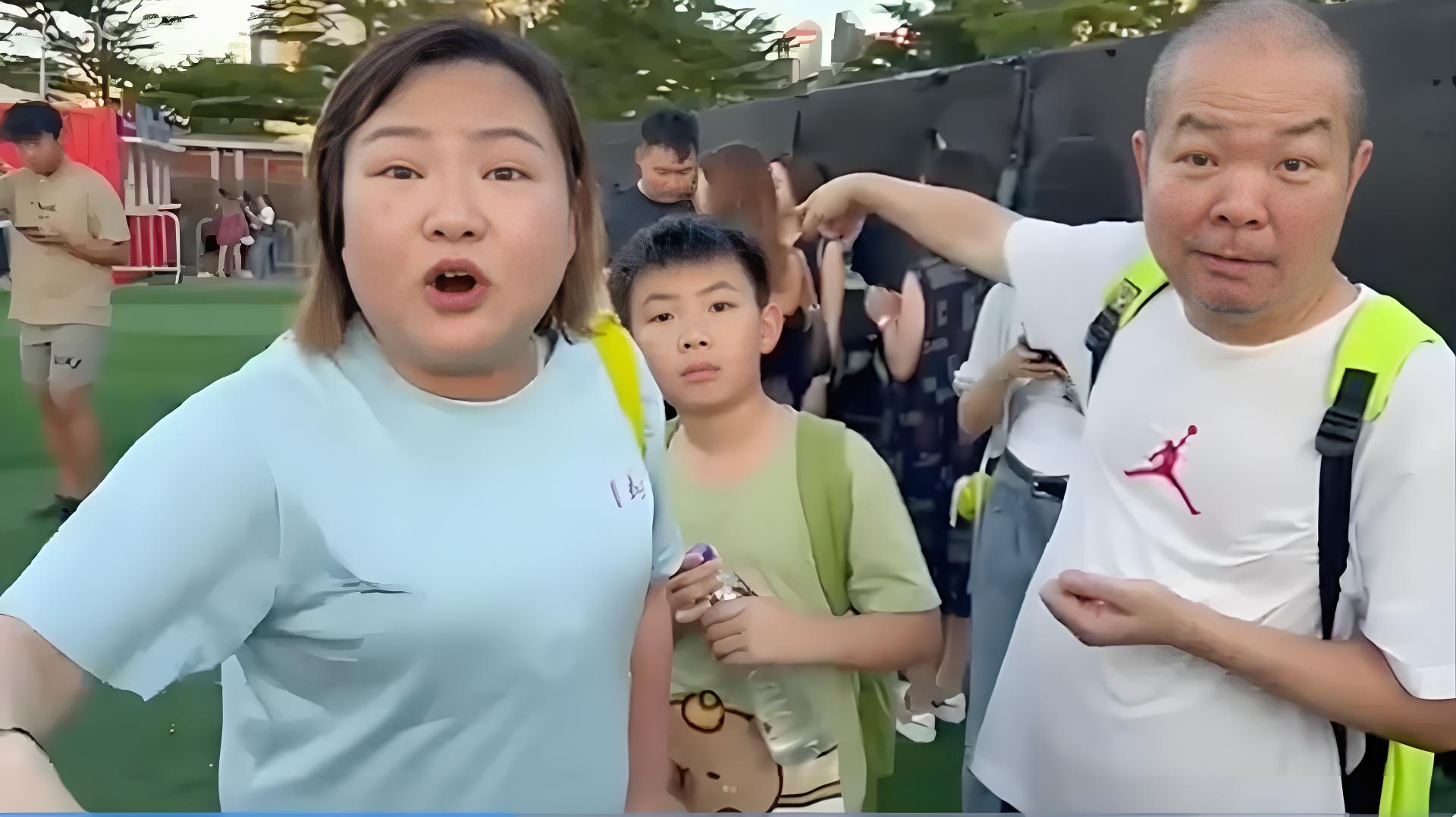 身兼網紅的港媽何小姐不滿主辦者未有牌照讓熱氣球可戴人升空便大賣門票,不禁發火,怒稱「我600幾蚊買飛入場,睇你放風箏?」。結果她獲網民力撐,成火紅人物。