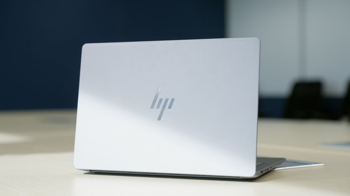 HP ZBook Ultra G1a 具備高效能運算能力,適合需要處理大量數據及進行複雜 AI 運算的人員。
