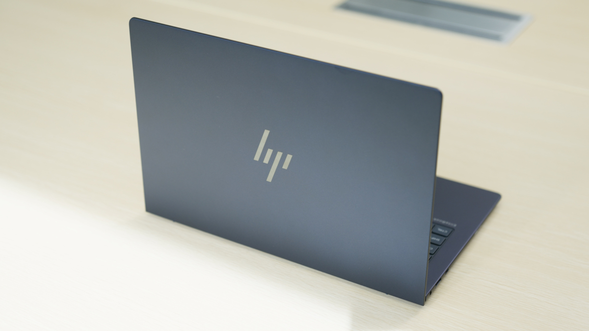 HP EliteBook Ultra G1i 設計輕便、安全性高,適合經常流動辦公的管理層。