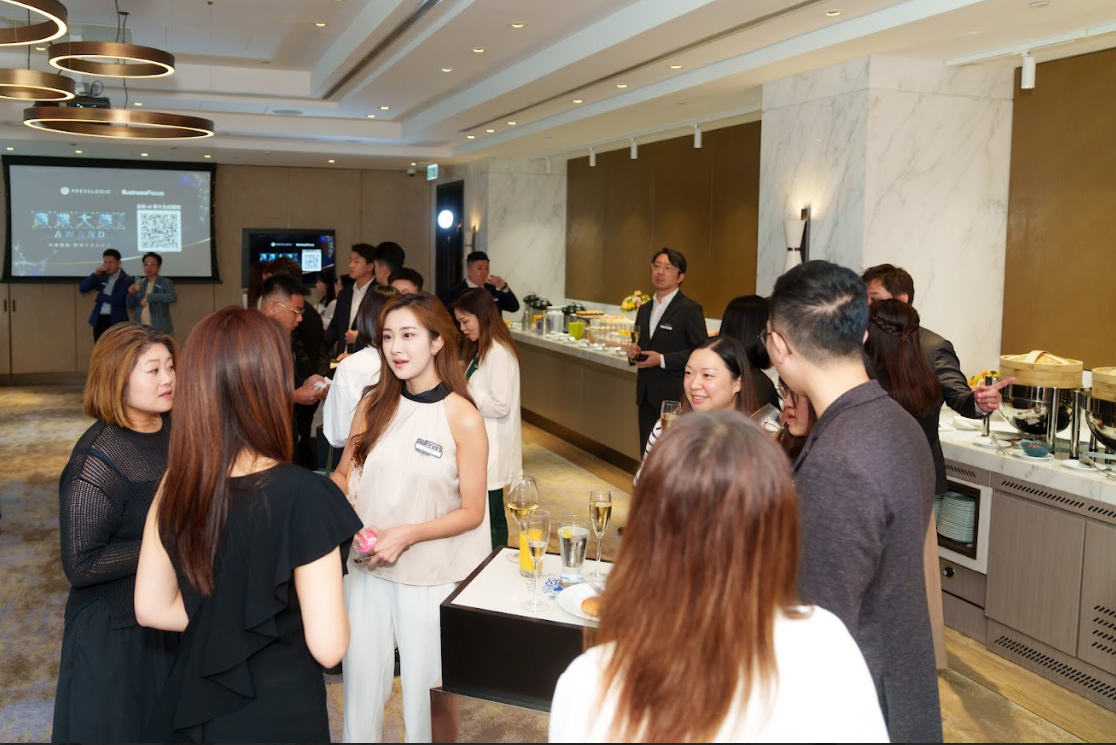 不同領域的代表在場交流，氣氛良好