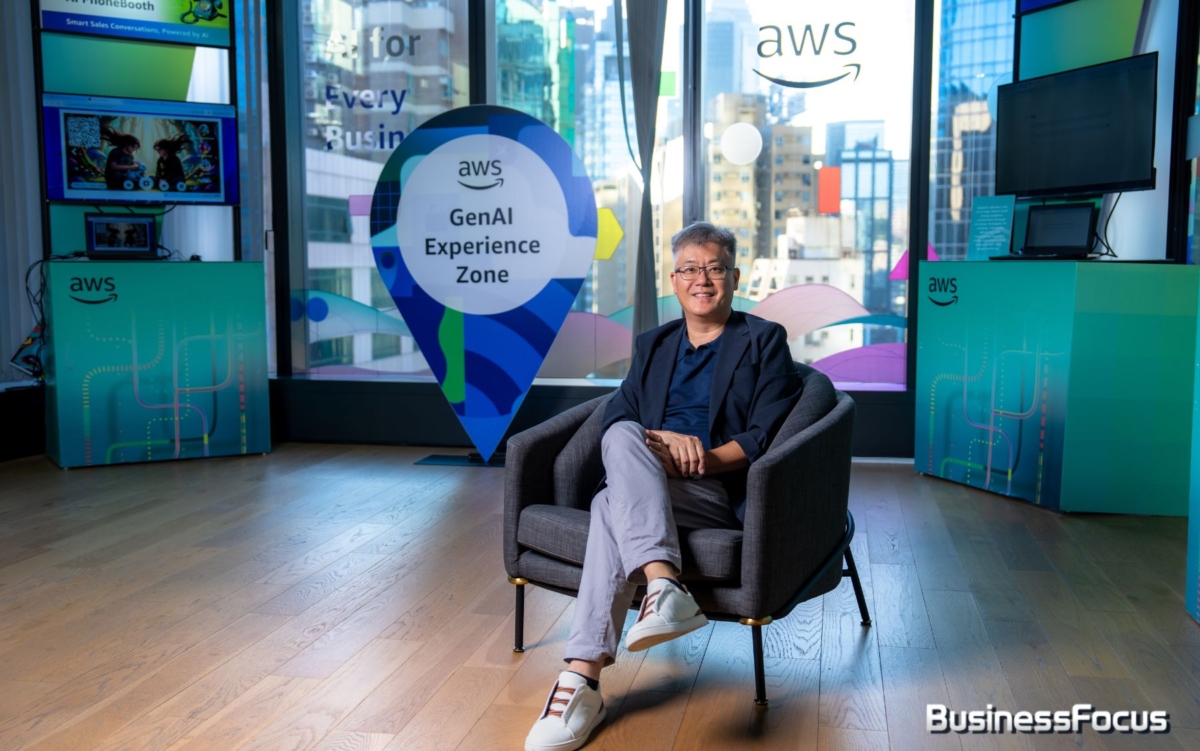 Simon指其 iMBrace 透過 AI 作業系統，實現真正AI與人類的協作，更宏觀地融合企業的流程、人和平台三大要素。