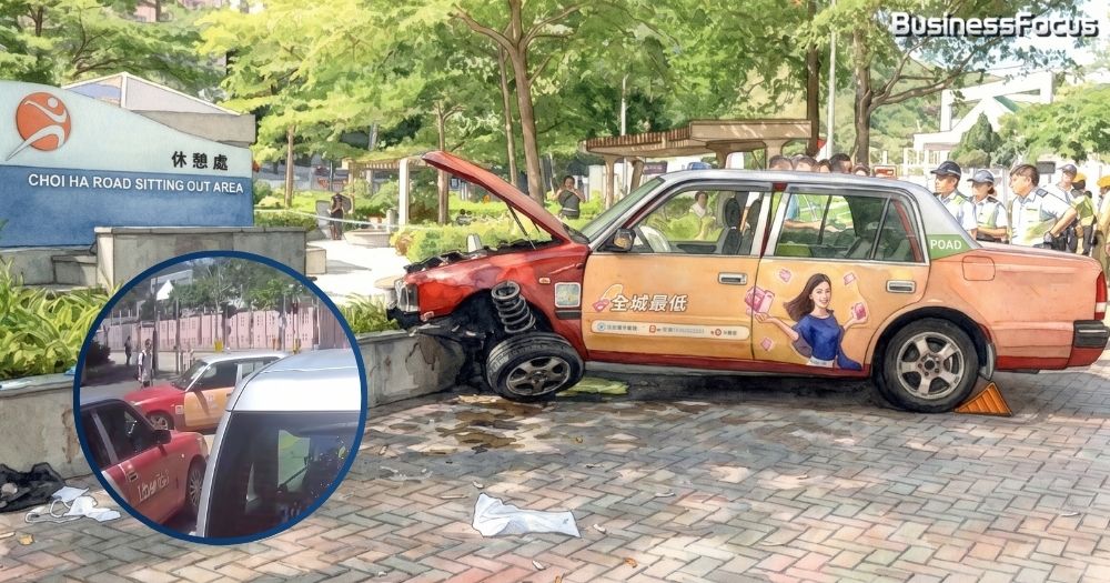 70歲的士司機周三下午在牛頭角振華道一彎位以高速落斜時，突然失控越過對面行車線，剷上牛頭角彩霞道休憩處行人路，造成1死4傷。